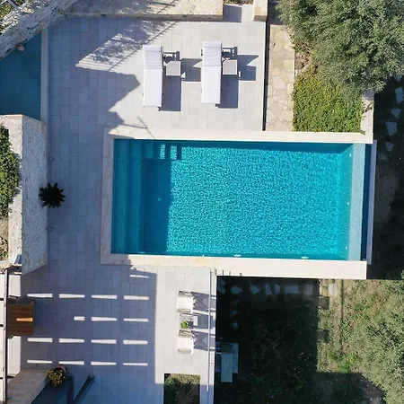 Villa Simera, With Pool & Great View Fournádhos